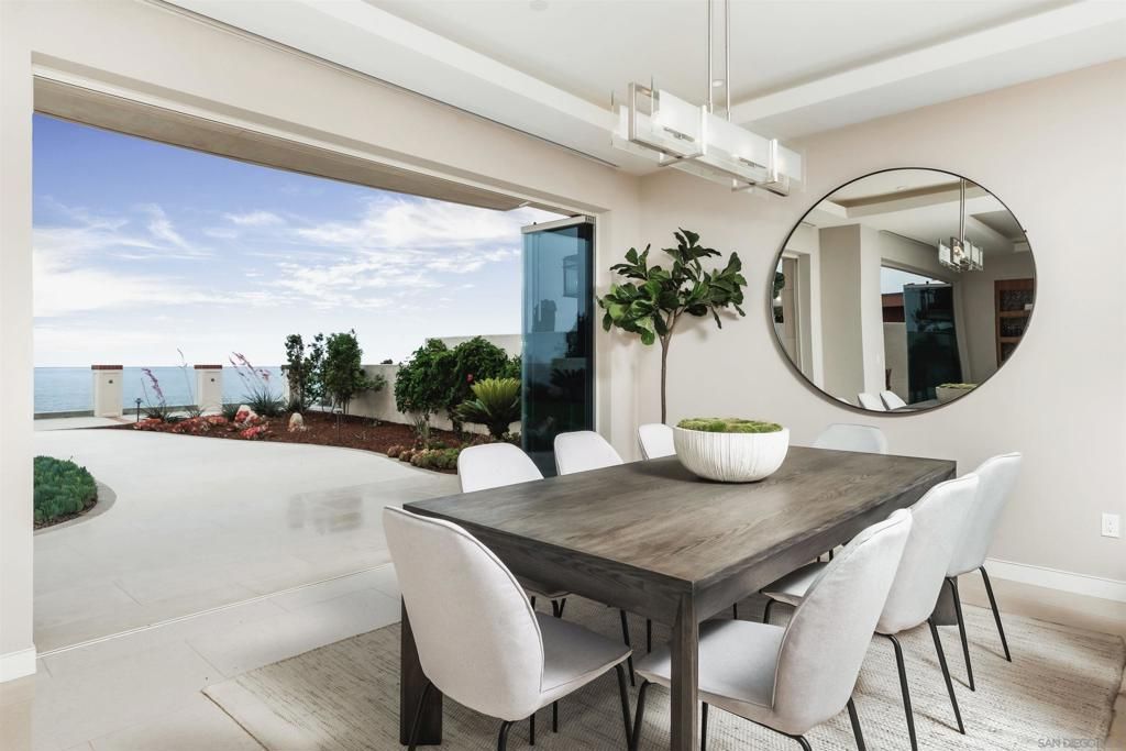 Image 7 of property listing at 824 Neptune Ave, Encinitas, CA 92024
