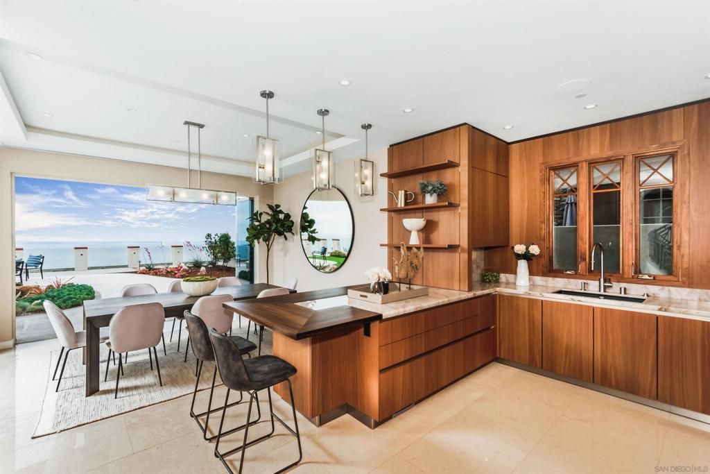 Image 8 of property listing at 824 Neptune Ave, Encinitas, CA 92024