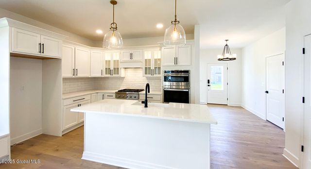 41 Heritage Way, Bethlehem, NY 12158