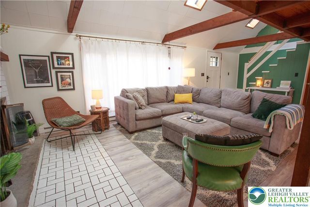 111 Oswayo Drive, Coolbaugh Twp, PA 18347