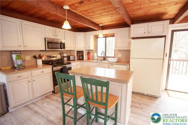 111 Oswayo Drive, Coolbaugh Twp, PA 18347