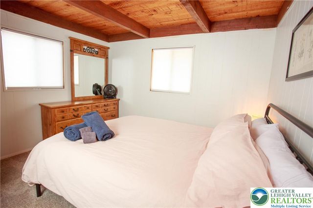 111 Oswayo Drive, Coolbaugh Twp, PA 18347