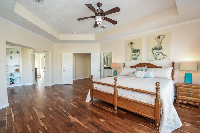 313 Harborside Circle, Kemah, TX 77565