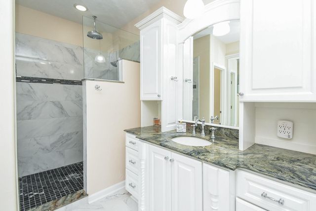 313 Harborside Circle, Kemah, TX 77565