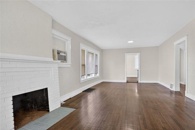 4121 E 56th Street, Kansas City, MO 64130