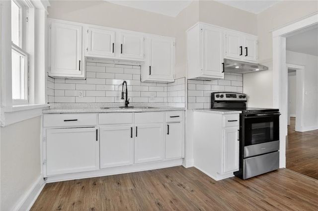 4121 E 56th Street, Kansas City, MO 64130