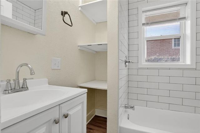 4121 E 56th Street, Kansas City, MO 64130