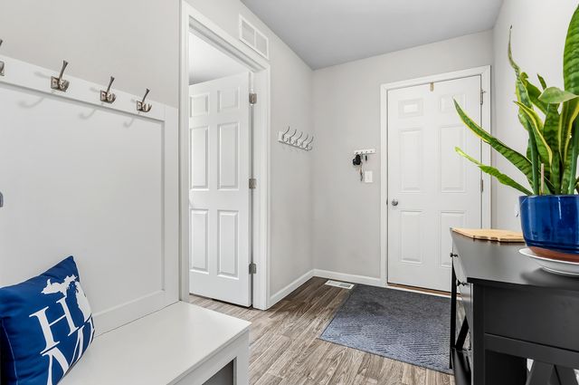 1325 Ellery Grove Court, Vicksburg, MI 49097