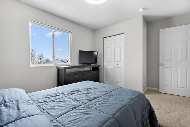 1325 Ellery Grove Court, Vicksburg, MI 49097