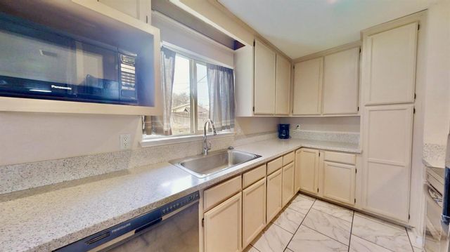 7353 Rollingwood Blvd, Citrus Heights, CA 95621