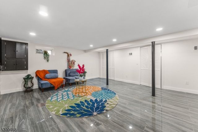 28 Charles St, Clifton City, NJ 07013