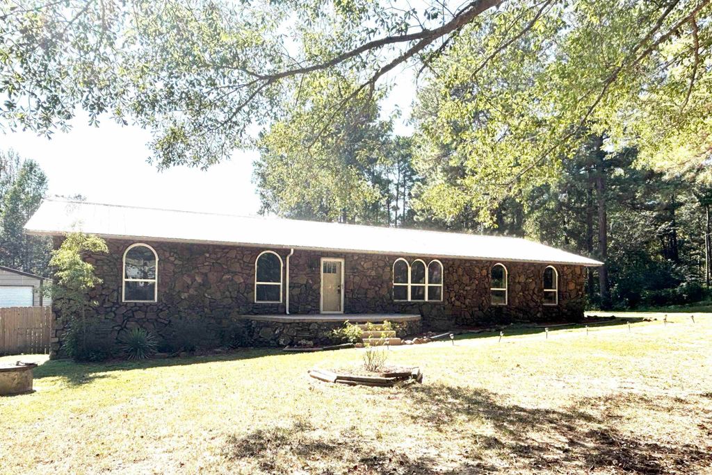 8919 McKim Drive, Mabelvale, AR 72103