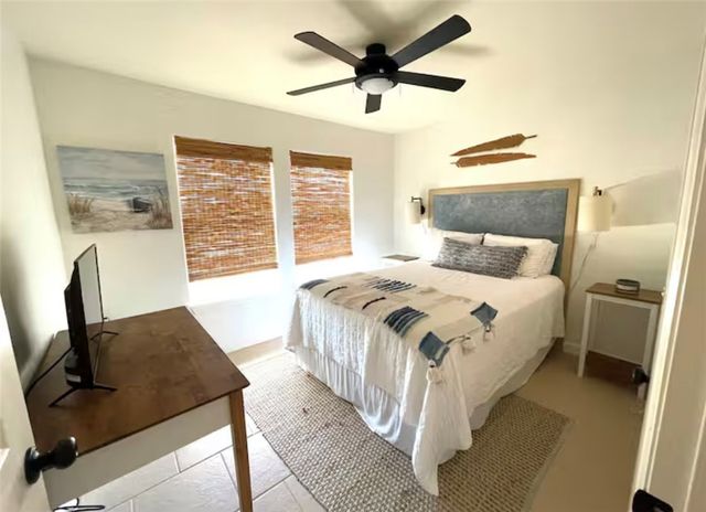 811 S Austin St, Rockport, TX 78382