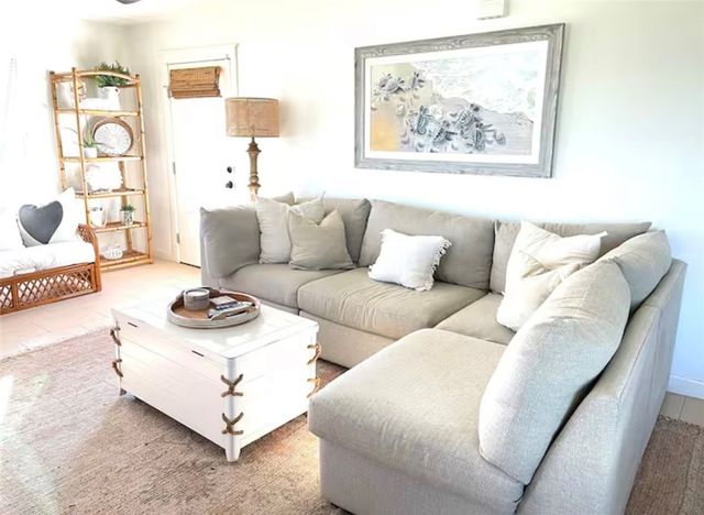 811 S Austin St, Rockport, TX 78382