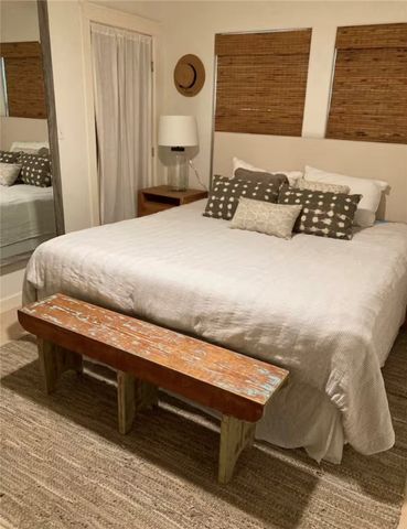 811 S Austin St, Rockport, TX 78382