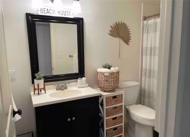 811 S Austin St, Rockport, TX 78382