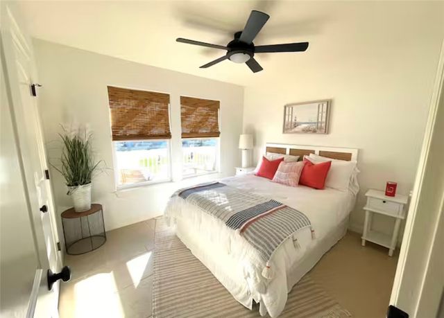 811 S Austin St, Rockport, TX 78382