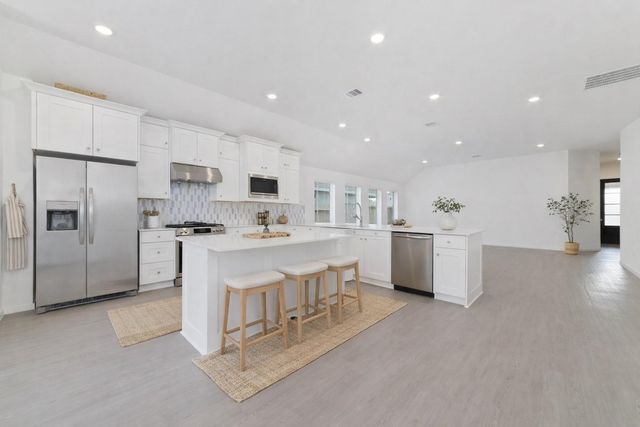 6215 Twisted Knoll Court, Magnolia, TX 77354