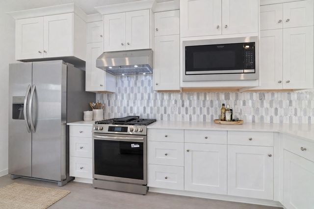 6215 Twisted Knoll Court, Magnolia, TX 77354