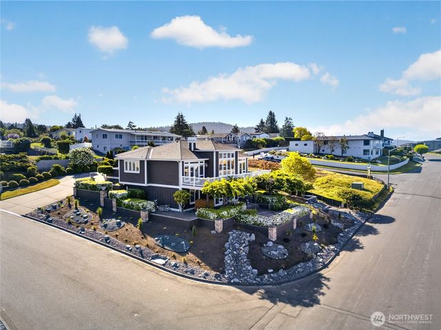 2017 Piper Circle, Anacortes, WA 98221