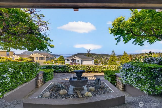 2017 Piper Circle, Anacortes, WA 98221