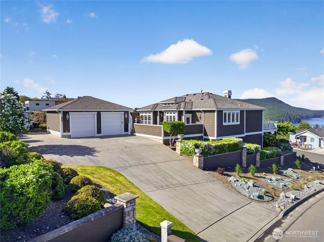 2017 Piper Circle, Anacortes, WA 98221
