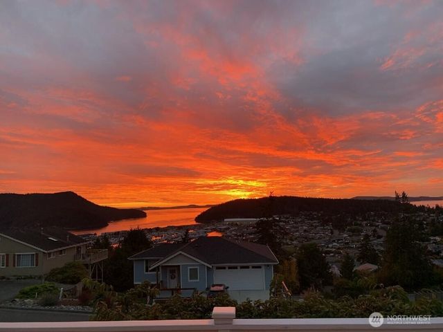 2017 Piper Circle, Anacortes, WA 98221