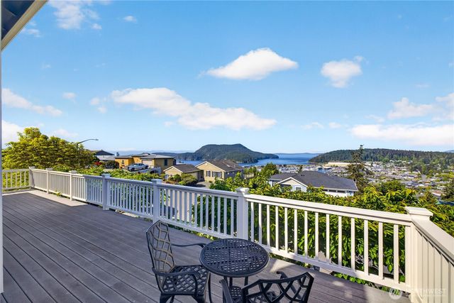 2017 Piper Circle, Anacortes, WA 98221