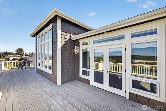 2017 Piper Circle, Anacortes, WA 98221
