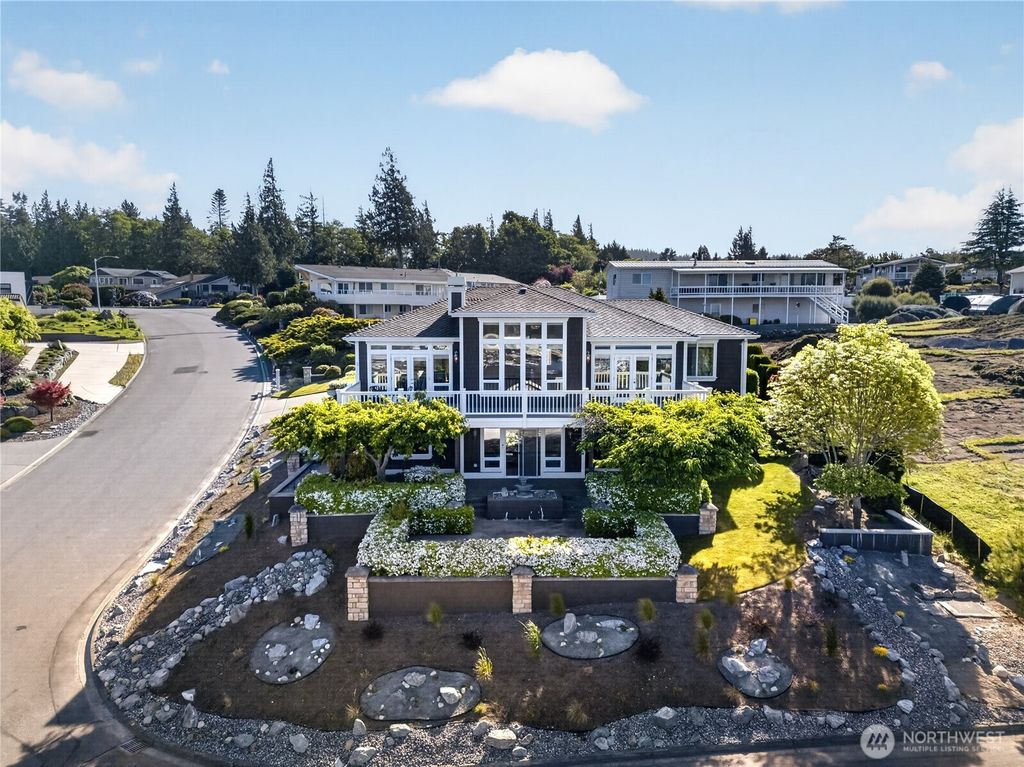 2017 Piper Circle, Anacortes, WA 98221