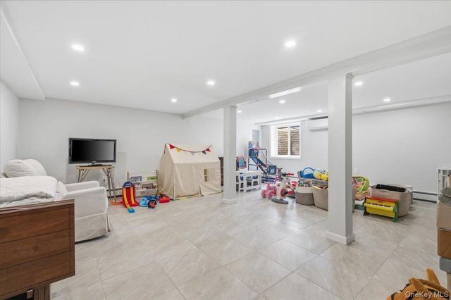 340 N Boston Avenue, Massapequa, NY 11758