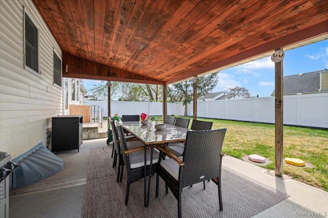 340 N Boston Avenue, Massapequa, NY 11758