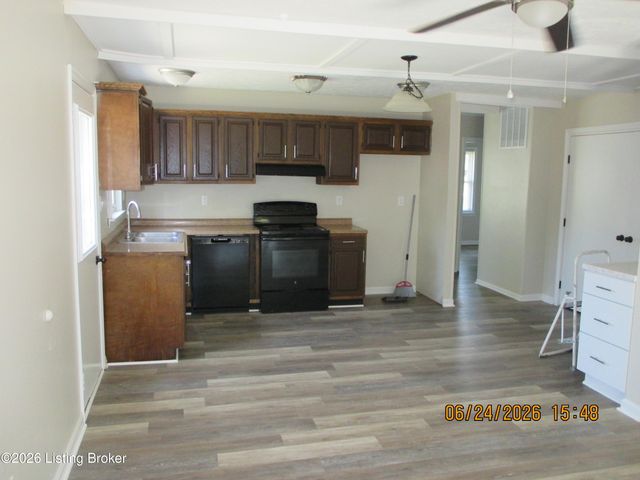 5404 Windy Willow Dr, Louisville, KY 40241