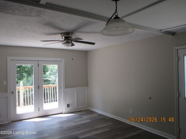 5404 Windy Willow Dr, Louisville, KY 40241