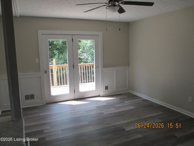 5404 Windy Willow Dr, Louisville, KY 40241