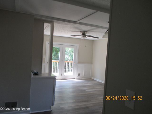 5404 Windy Willow Dr, Louisville, KY 40241