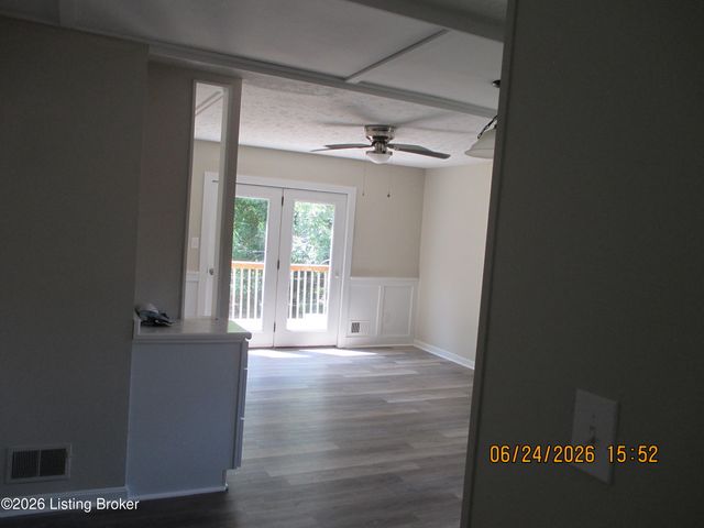 5404 Windy Willow Dr, Louisville, KY 40241