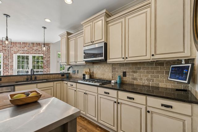 911 Bluff Rd, Brentwood, TN 37027