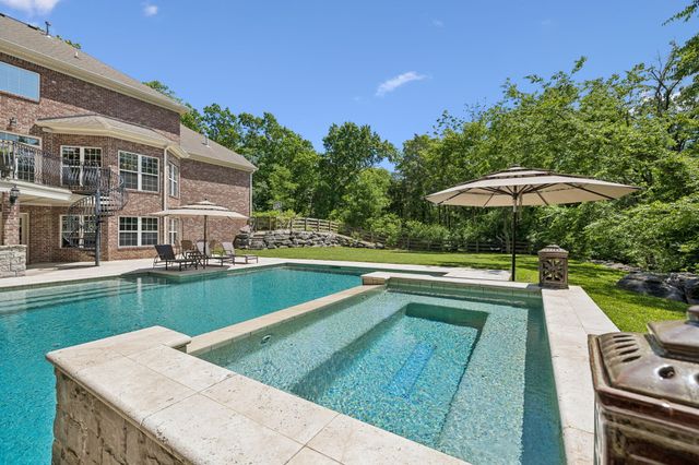 911 Bluff Rd, Brentwood, TN 37027