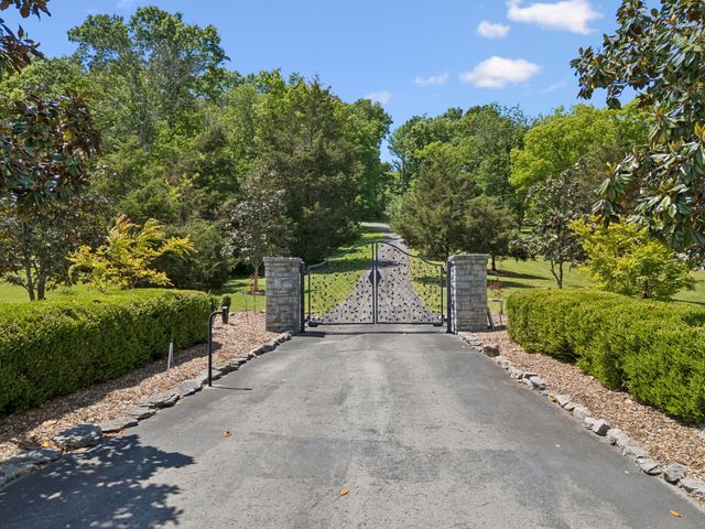 911 Bluff Rd, Brentwood, TN 37027