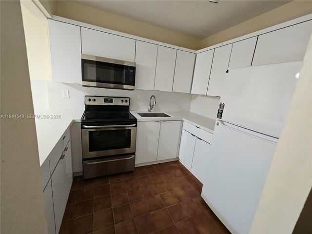 8990 SW 24th St 228, Miami, FL 33165