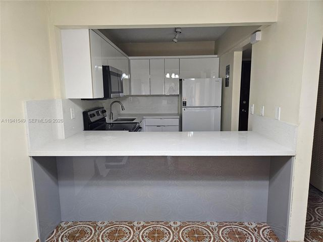 8990 SW 24th St 228, Miami, FL 33165