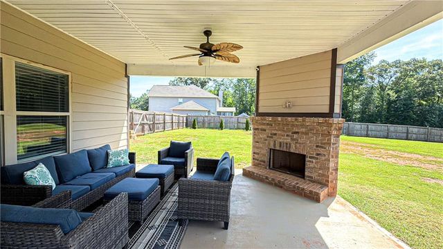 205 Vandalay Way, Locust Grove, GA 30248
