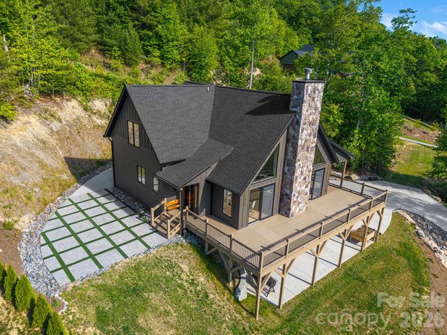 96 Crystal Lake Drive, Hendersonville, NC 28739
