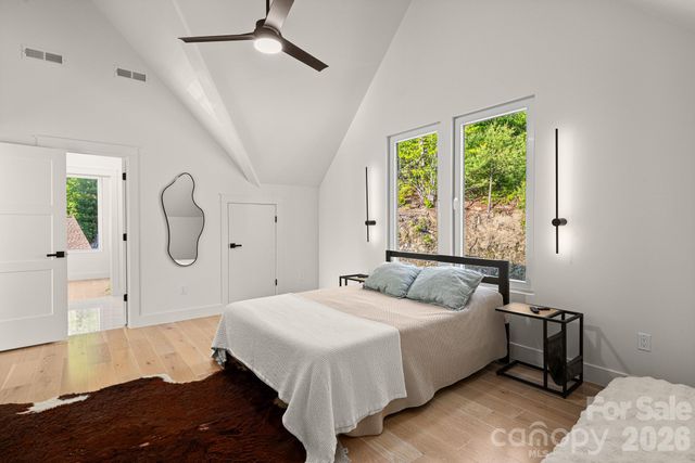 96 Crystal Lake Drive, Hendersonville, NC 28739