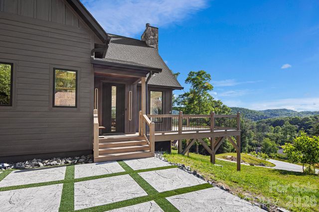 96 Crystal Lake Drive, Hendersonville, NC 28739