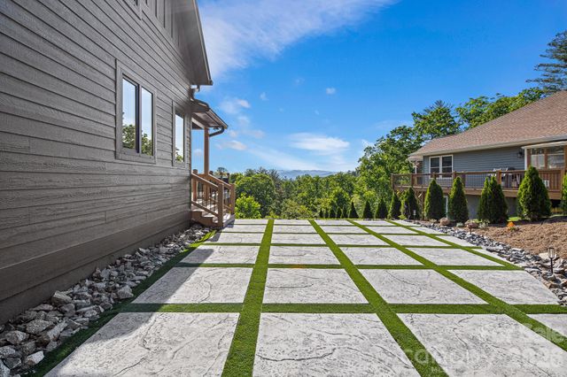 96 Crystal Lake Drive, Hendersonville, NC 28739