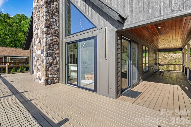 96 Crystal Lake Drive, Hendersonville, NC 28739