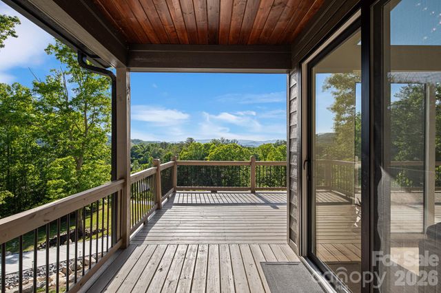 96 Crystal Lake Drive, Hendersonville, NC 28739