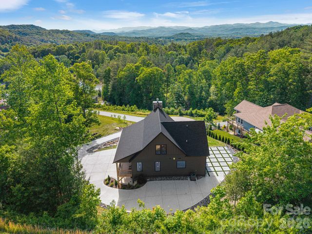 96 Crystal Lake Drive, Hendersonville, NC 28739